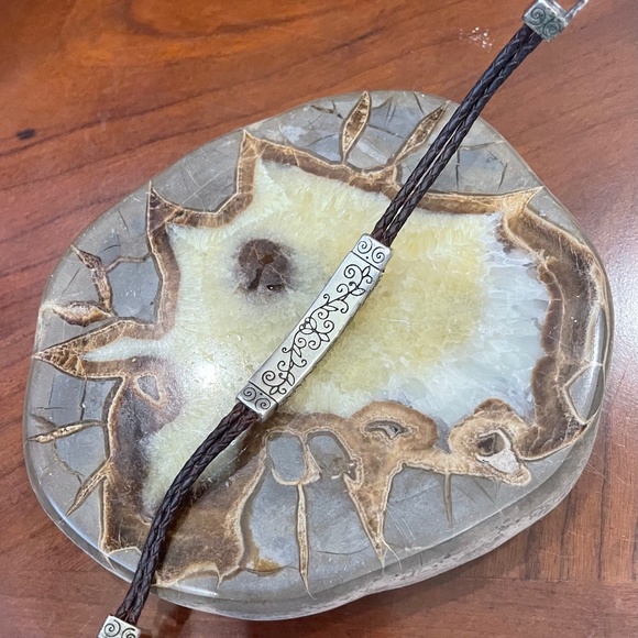 Brighton Silver tone and Leather Vintage Bracelet. - Picture 8 of 11